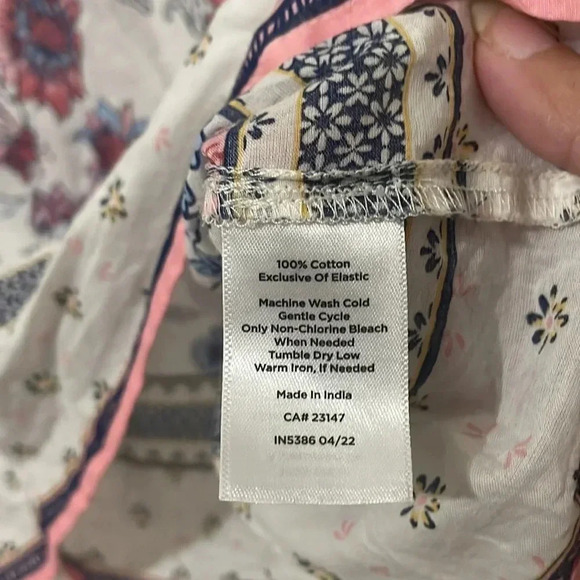 TALBOTS SMOCKED SHOULDER TOP - FLORAL VINES SIZE S - Picture 6 of 9